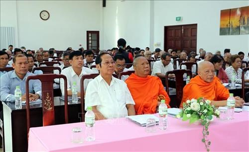 Giải quyết bất cập để phát huy vai trò người có uy tín 